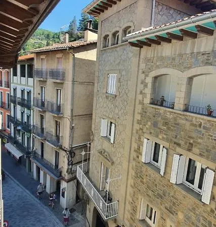 Apartment Cal Tranquil Camprodon, Acollidor Atic Al Centre *